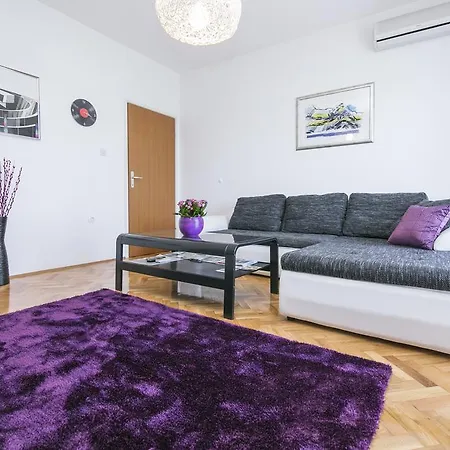 Apartment Paola *